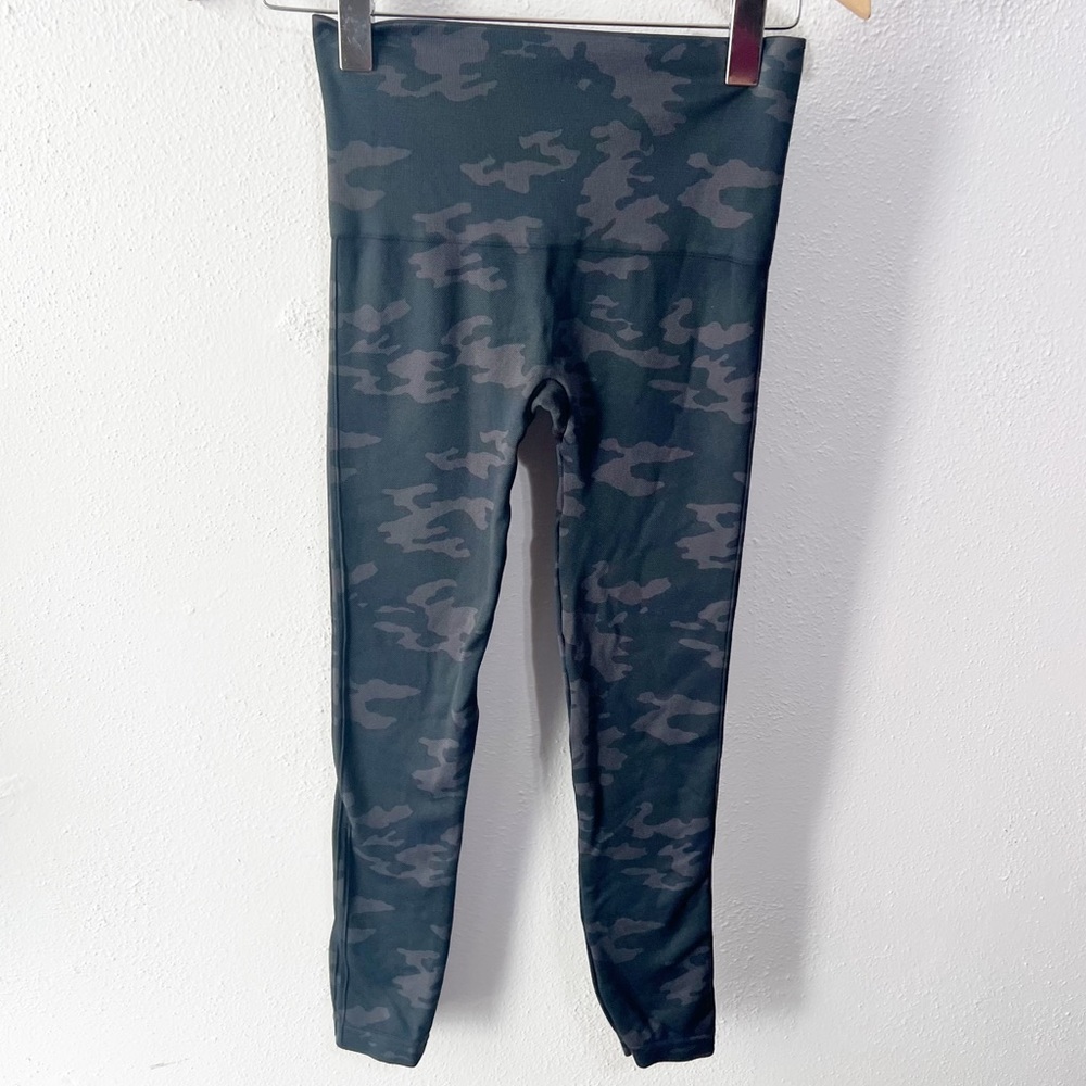Spanx Camo legging size med